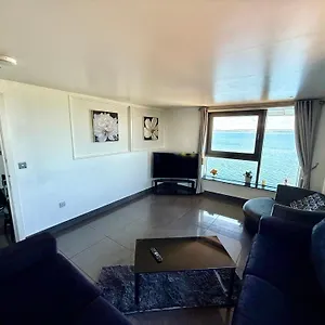 Apartment Ocean Park - Oceanfront - Free Parking And Fast Wifi, Edinburgh